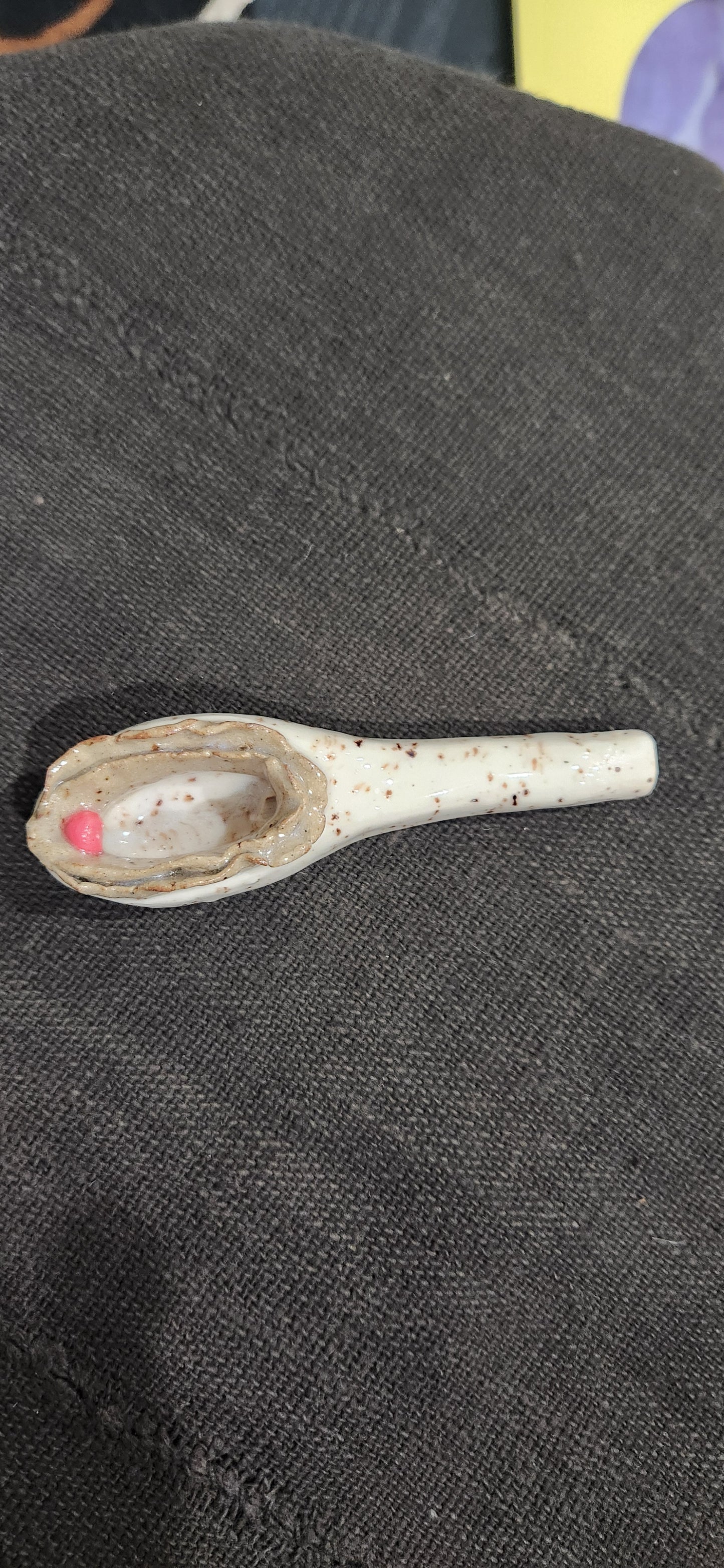 Pussy Pipe Round Speckled Wt - Pipe