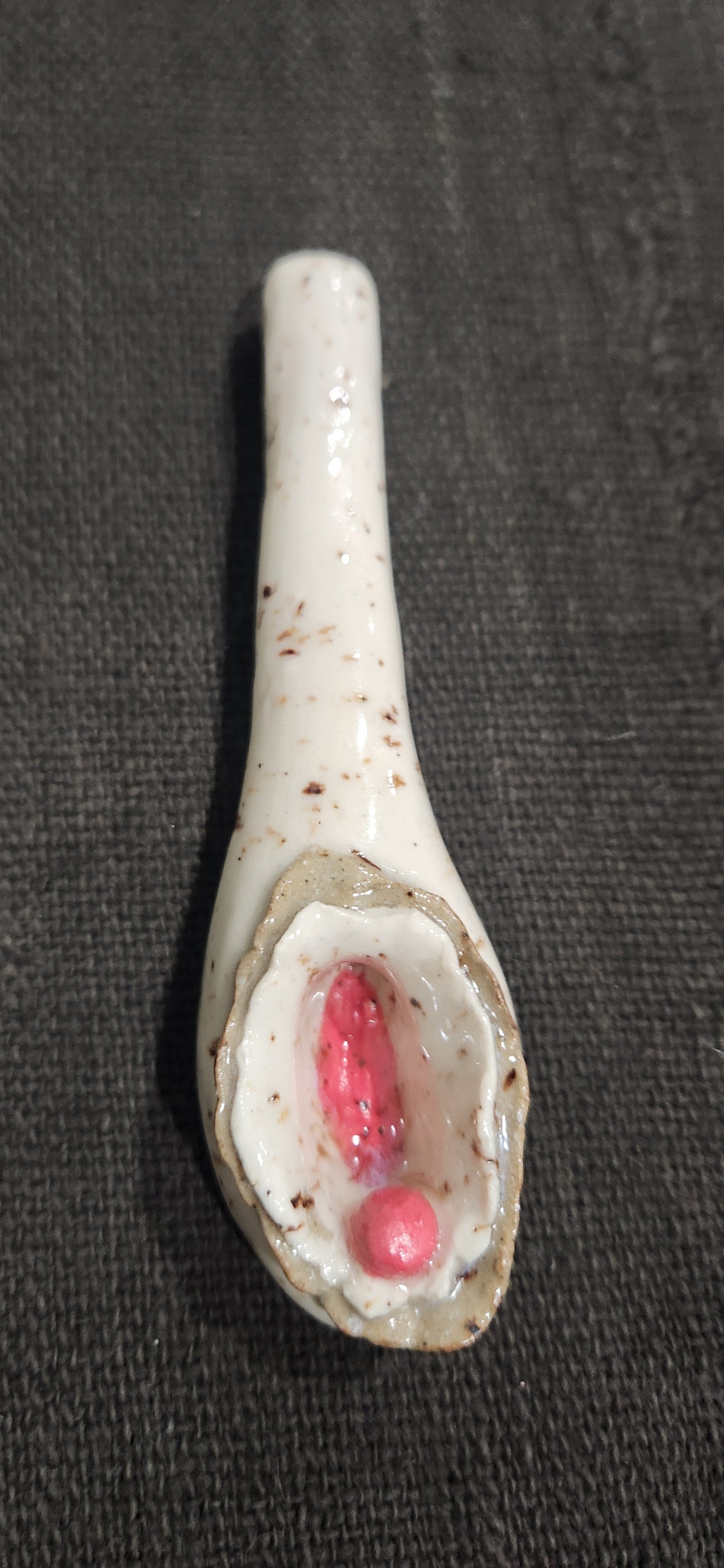Pussy Pipe Round Speckled Wt - Pipe