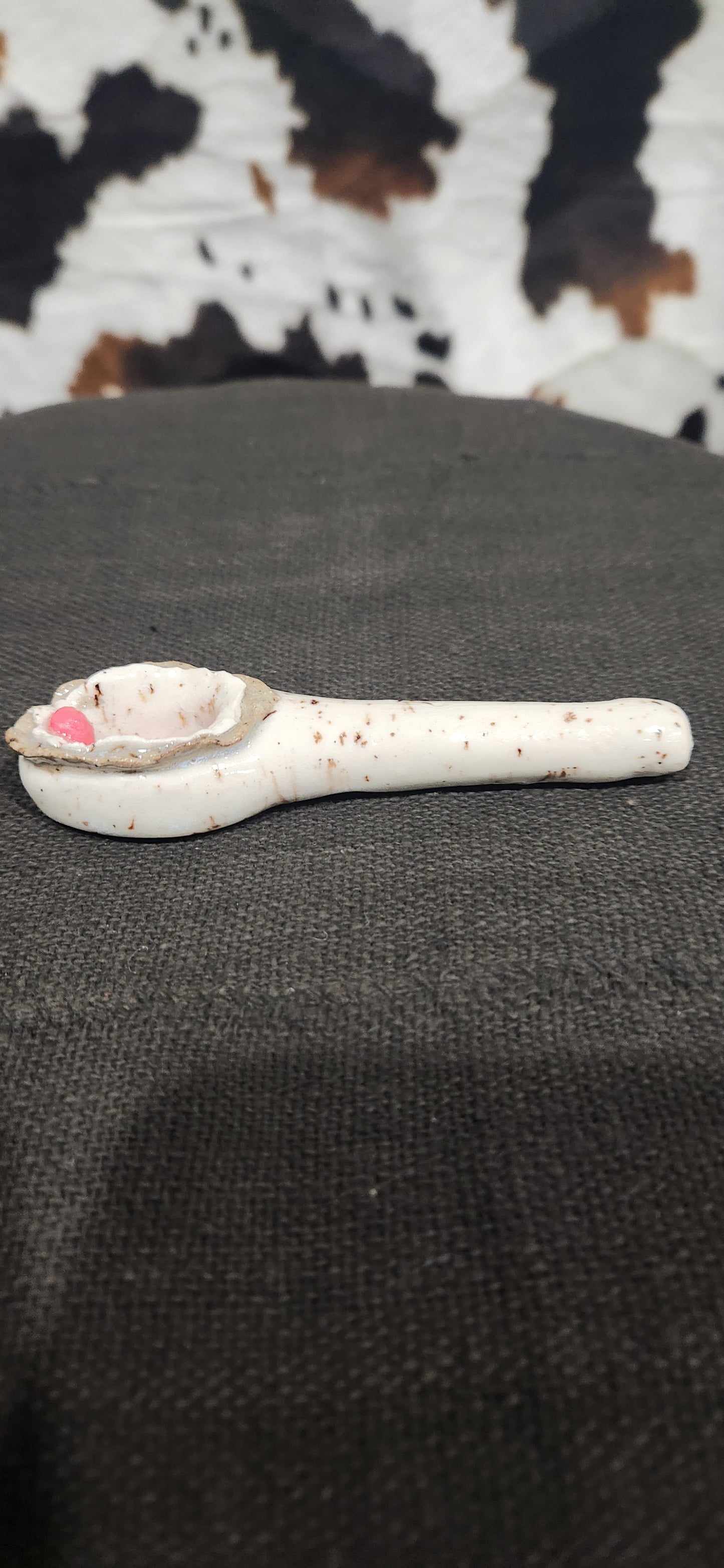 Pussy Pipe Round Speckled Wt - Pipe