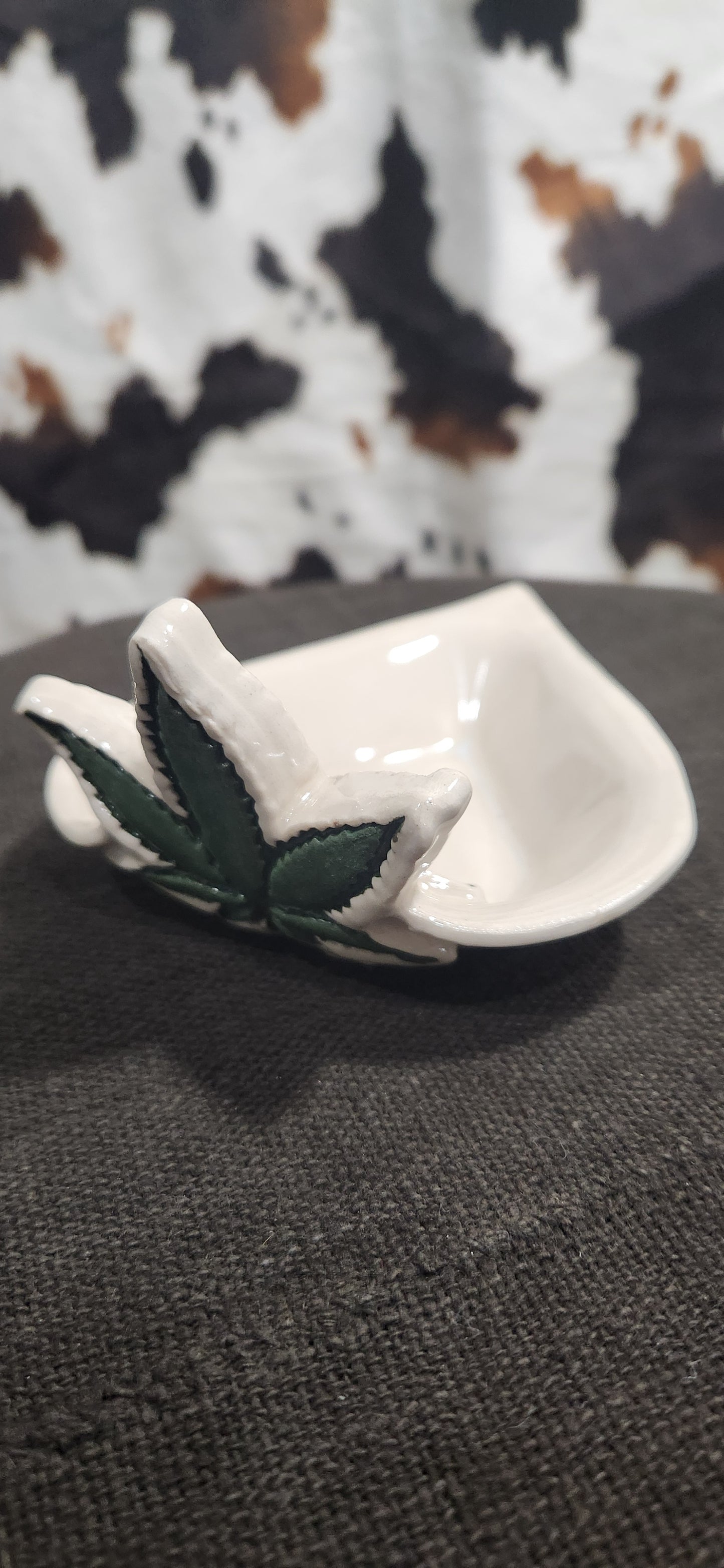 Leaf Solid w Border Heart - Tray