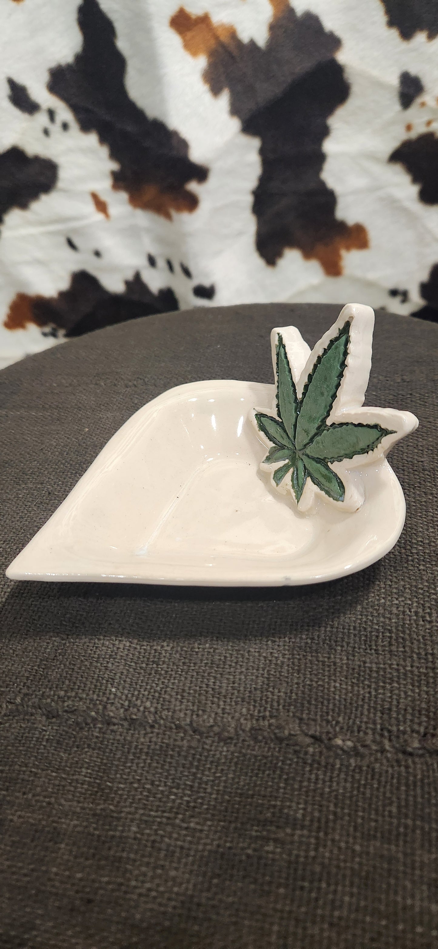Leaf Solid w Border Heart - Tray