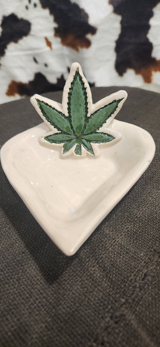 Leaf Solid w Border Heart - Tray
