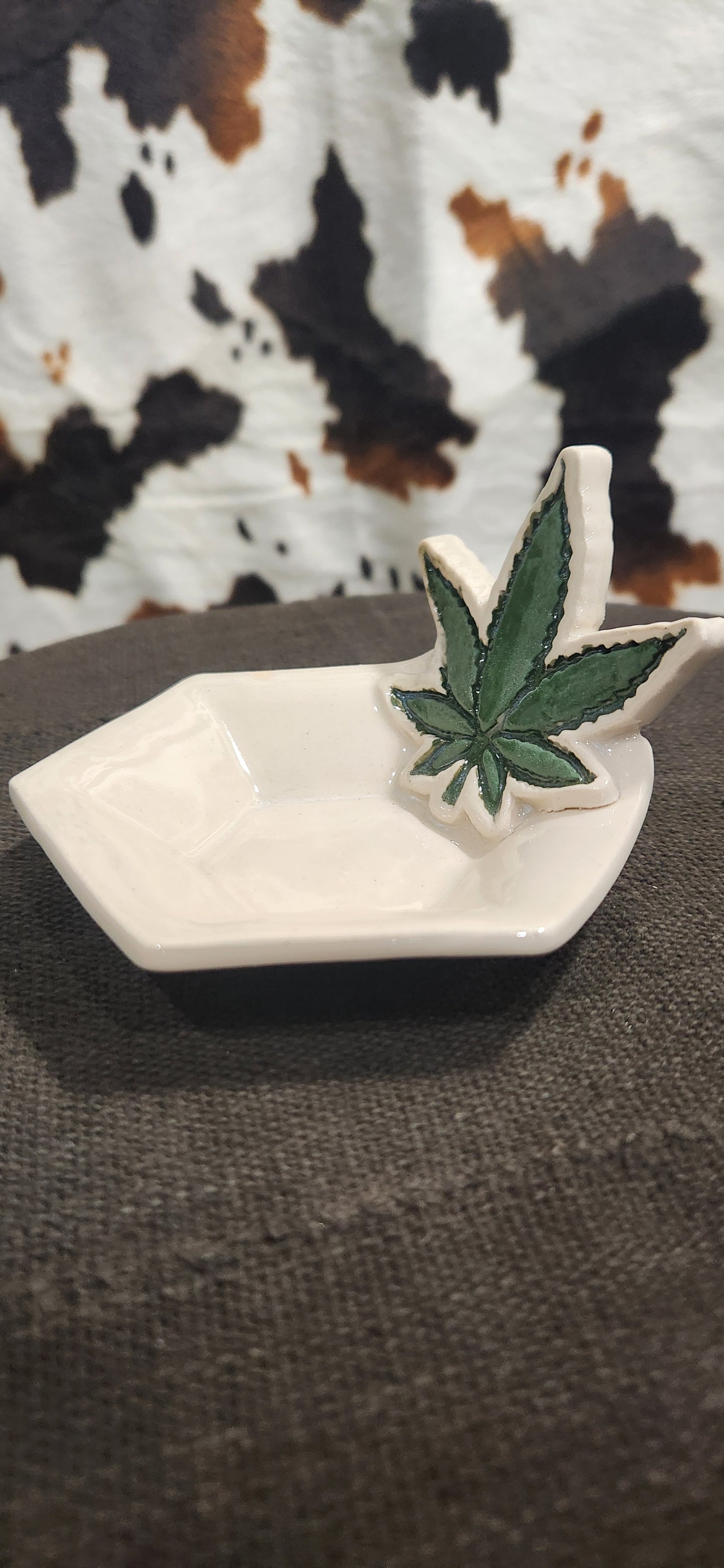 Leaf Solid Wt Border Hex = Tray
