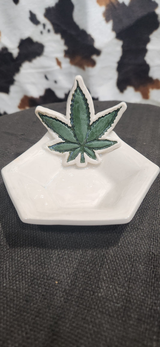 Leaf Solid Wt Border Hex = Tray