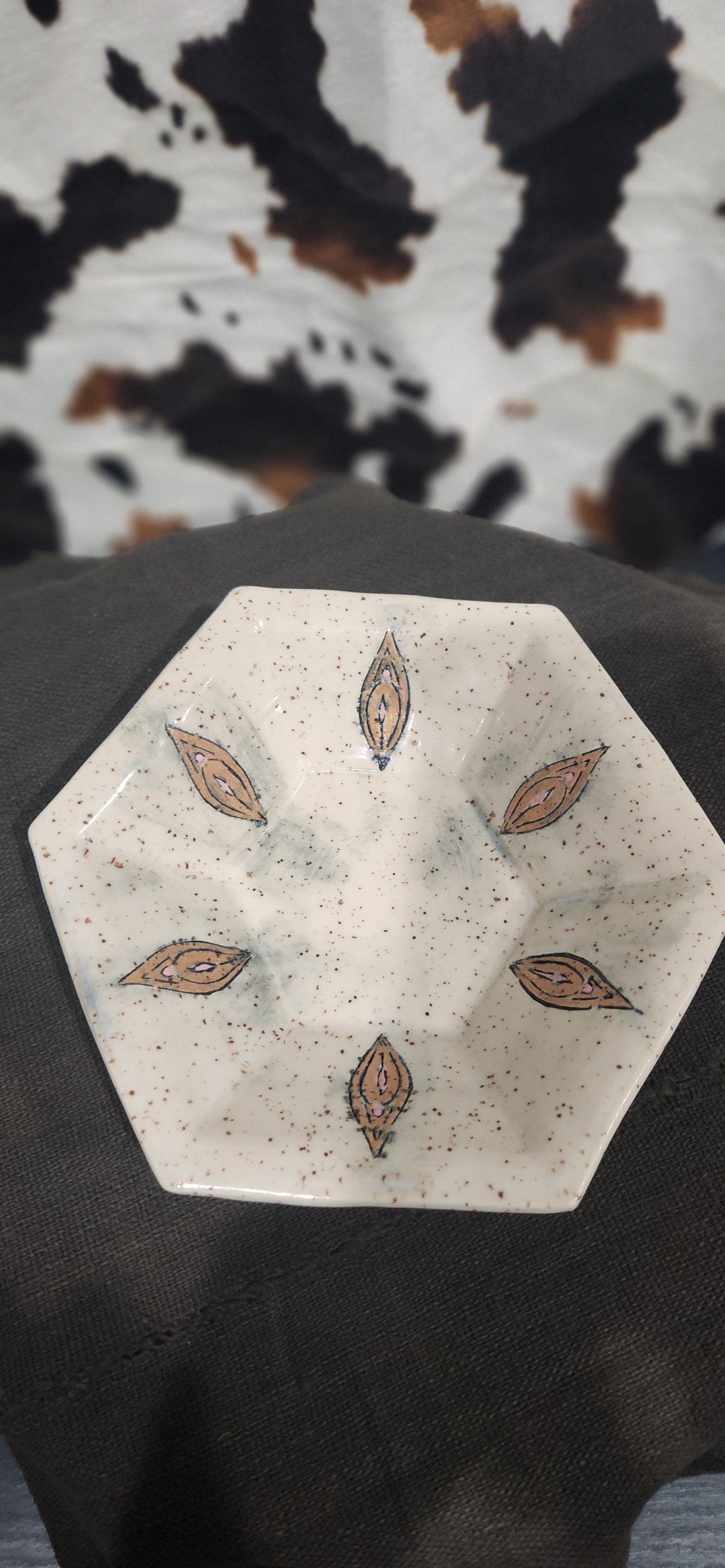Vulva Bowl Hex - Bowl