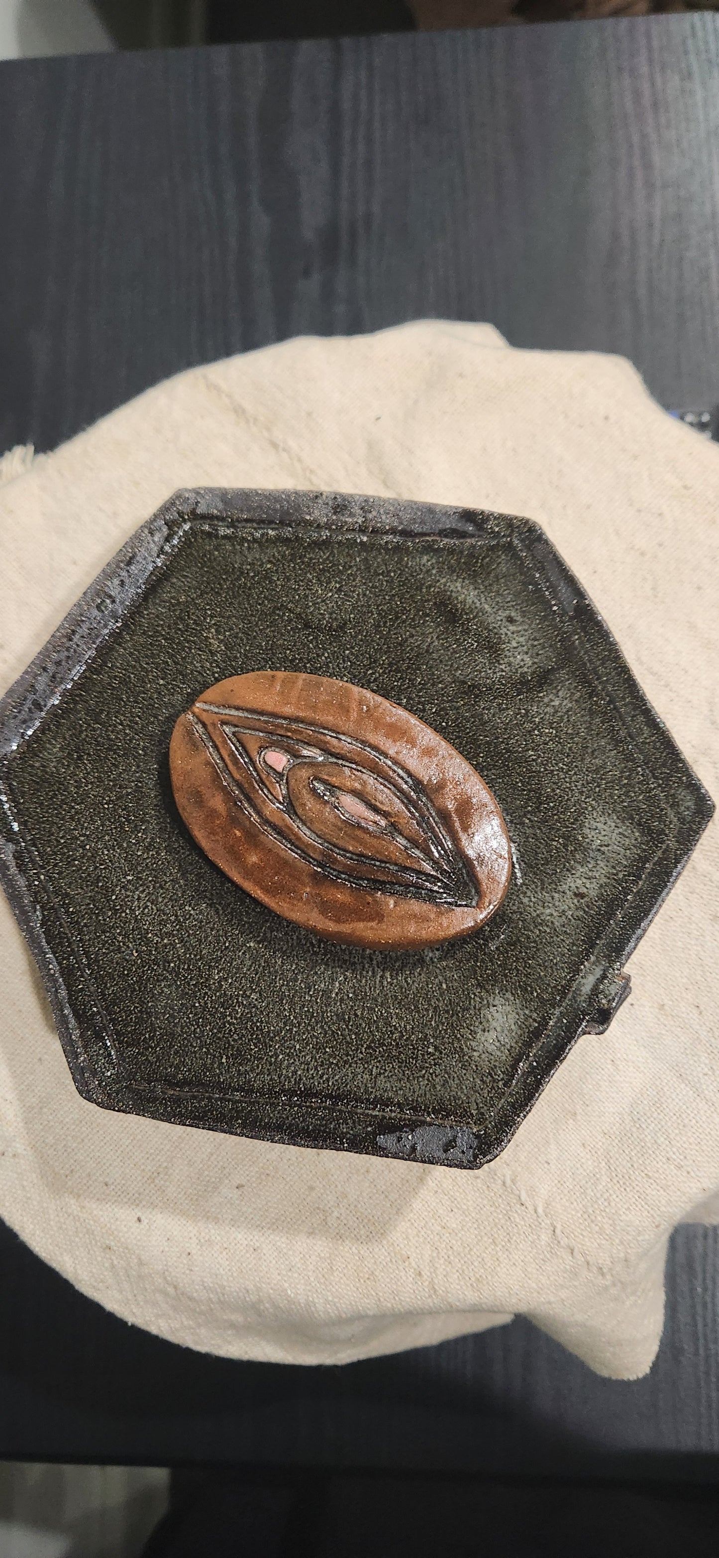 Vulva Hex Bowl w Lid Blk Clay - Bowl